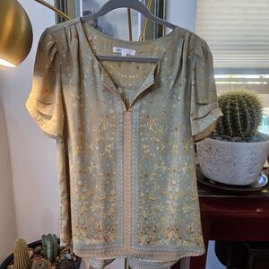 DR2 Women's Blouse in Green and Gold Floral Pattern